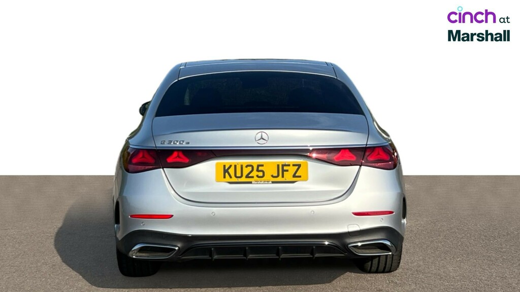 Mercedes-Benz E Class E200 Exclusive Premium 9G-tronic Black #4