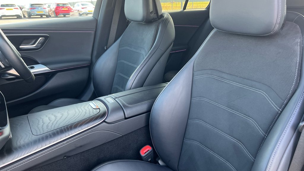 Mercedes-Benz E Class E200 Exclusive Premium 9G-tronic Black #28