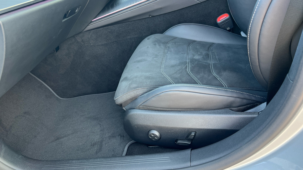 Mercedes-Benz E Class E200 Exclusive Premium 9G-tronic Black #46