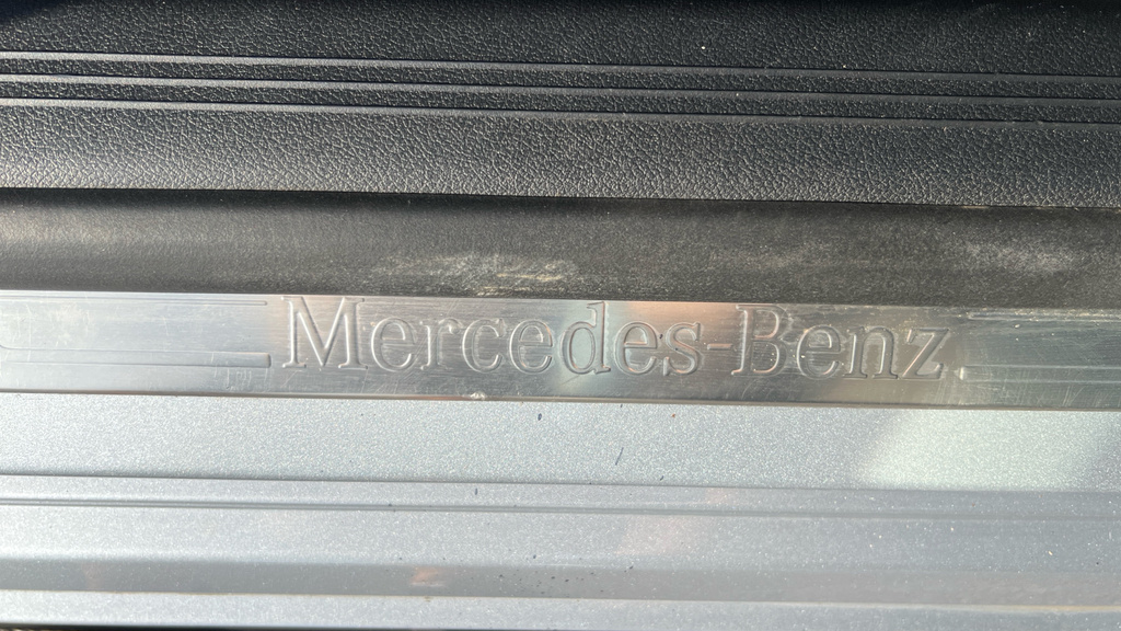 Mercedes-Benz E Class E200 Exclusive Premium 9G-tronic Black #51