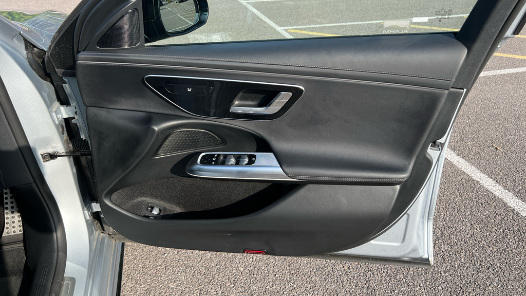 Mercedes-Benz E Class E200 Exclusive Premium 9G-tronic Black #44