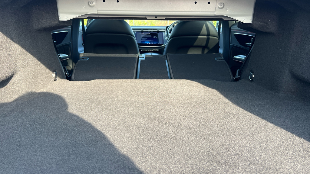 Mercedes-Benz E Class E200 Exclusive Premium 9G-tronic Black #30