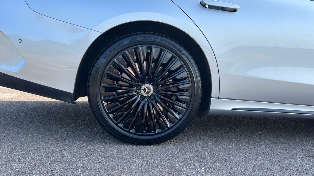 Mercedes-Benz E Class E200 Exclusive Premium 9G-tronic Black #26