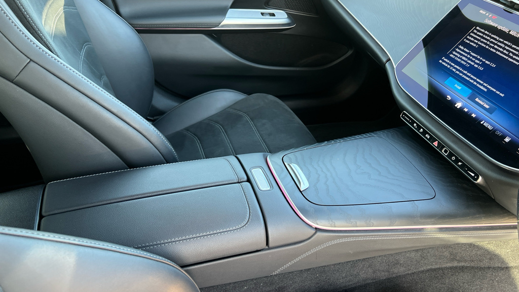 Mercedes-Benz E Class E200 Exclusive Premium 9G-tronic Black #41
