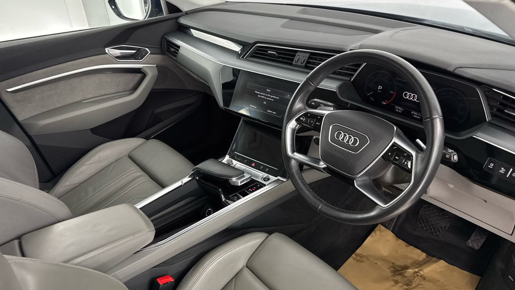 Audi E-tron 230Kw 50 Quattro 71Kwh Launch Edition  #9