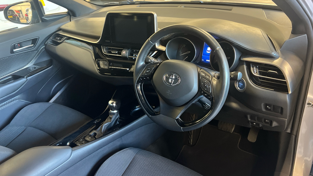Toyota C-Hr Dynamic White #14
