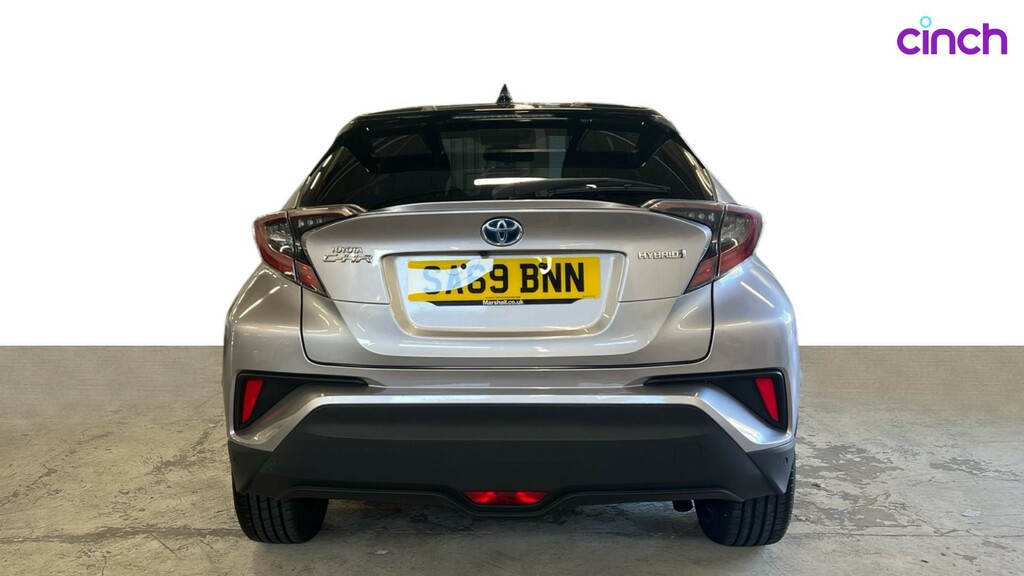 Toyota C-Hr Dynamic White #4