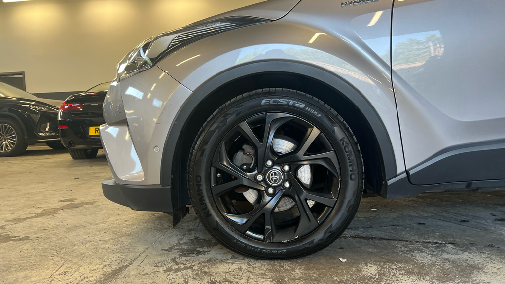 Toyota C-Hr Dynamic White #19