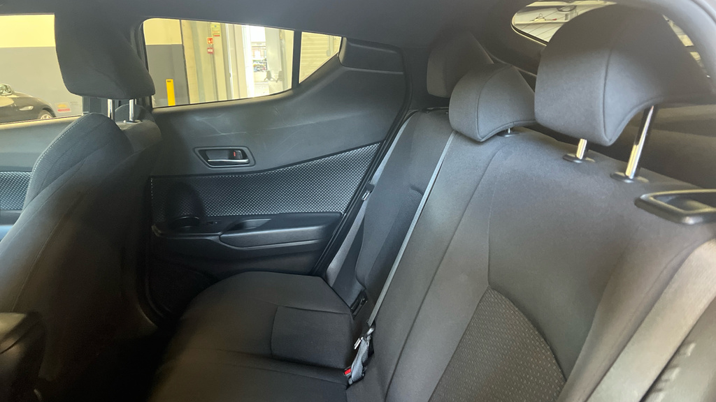 Toyota C-Hr Dynamic White #17