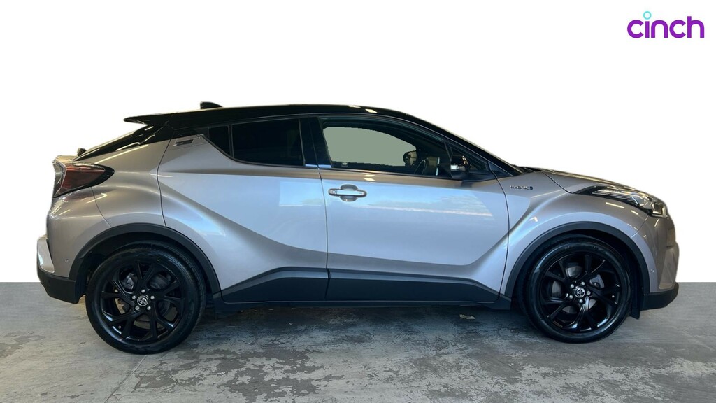 Toyota C-Hr Dynamic White #2