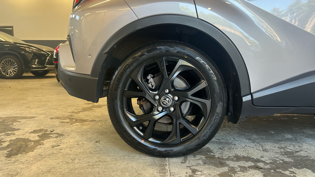 Toyota C-Hr Dynamic White #21