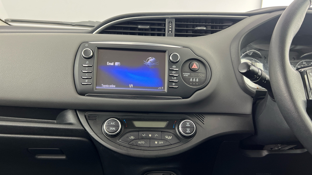 Toyota Yaris Hatchback White #15