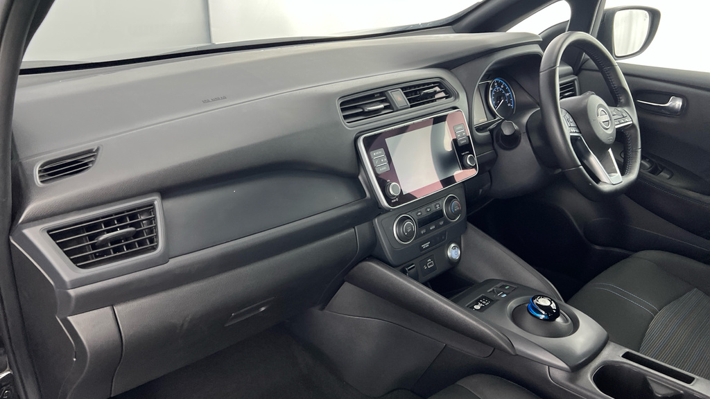Nissan Leaf 39Kwh N-connecta Black #10