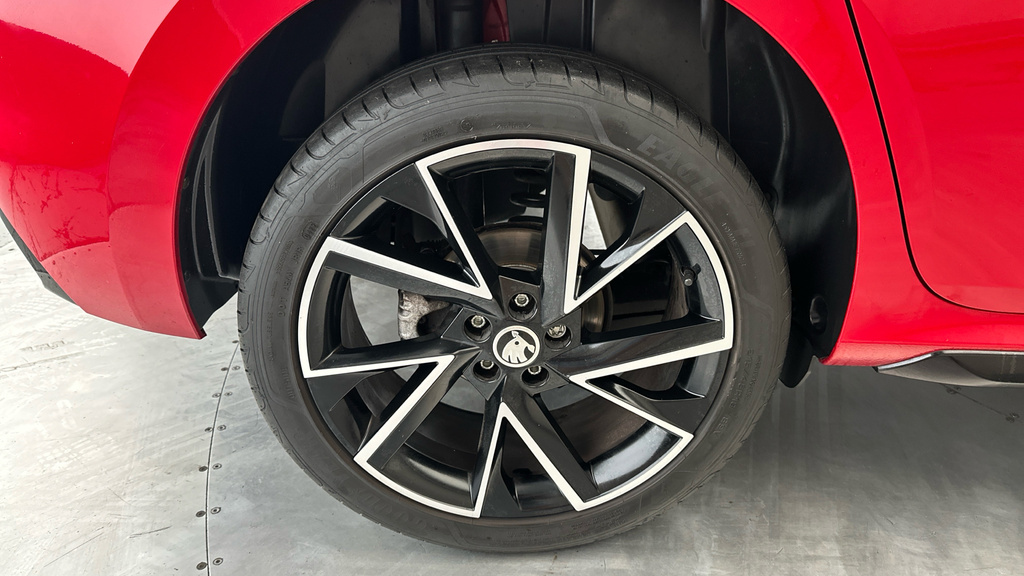 Skoda Kamiq Suv Grey #24