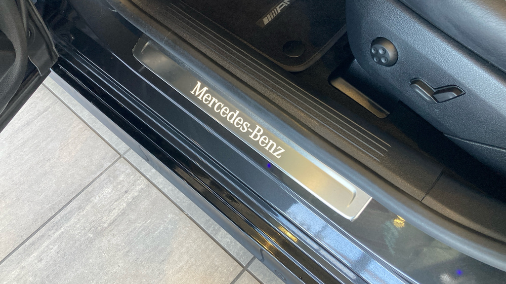 Mercedes-Benz EQE Suv Black #34