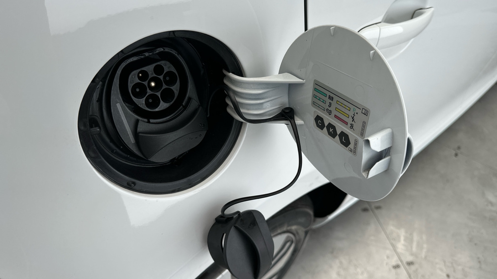 Volkswagen e-Up 36.8Kwh E-up Hatchback 82 Ps White #3