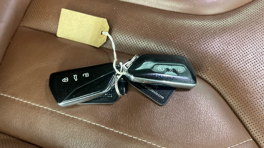 Skoda ENYAQ 80 Black #31