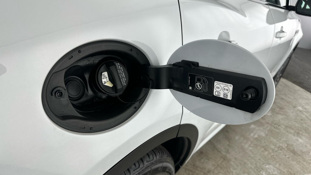 Jaguar E-Pace 2.0D R-dynamic 2Wd Black #29