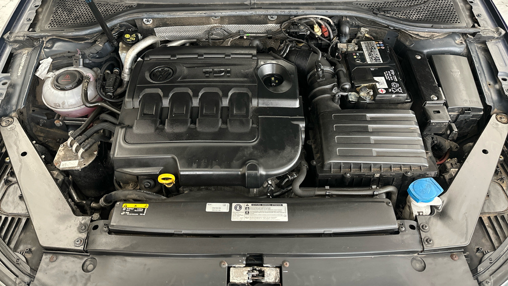 Volkswagen Passat 1.4L Gte Advance White #21