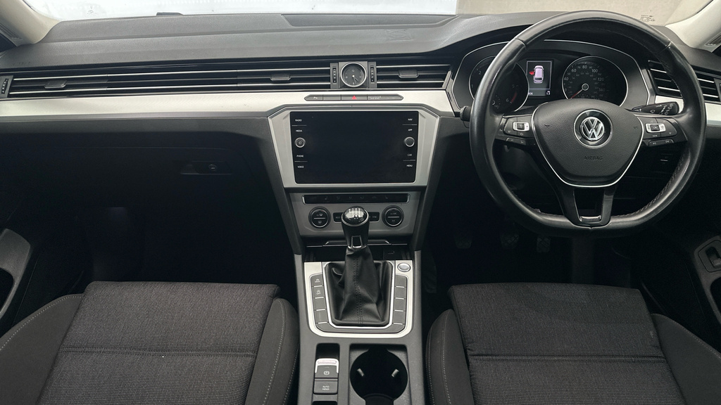 Volkswagen Passat 1.4L Gte Advance White #13