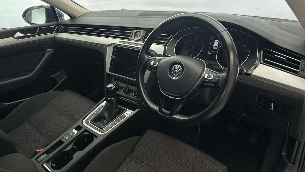 Volkswagen Passat 1.4L Gte Advance White #11