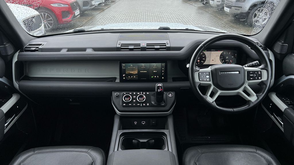 Land Rover Defender D300 Hse Black #47