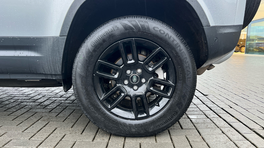 Land Rover Defender D300 Hse Black #36
