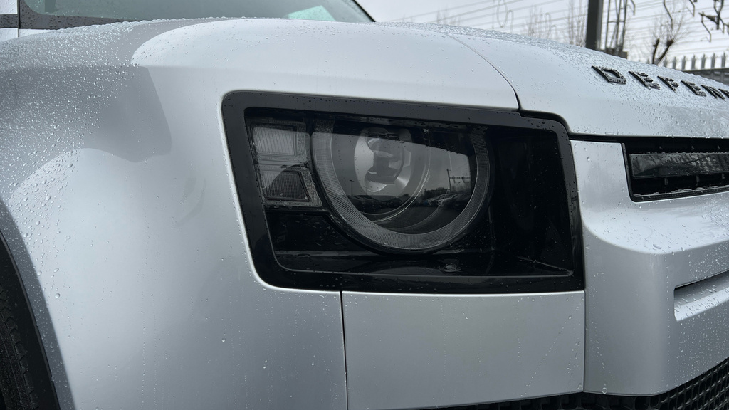 Land Rover Defender D300 Hse Black #31