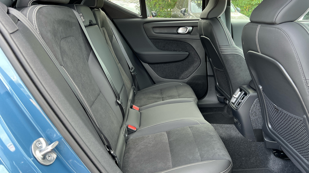 Volvo EX40 Plus, Twin Motor, Silver #25