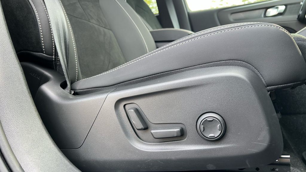 Volvo EX40 Plus, Twin Motor, Silver #35