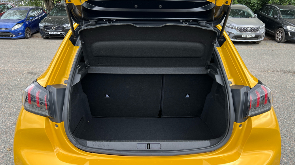 Peugeot 208 Active Premium Black #18
