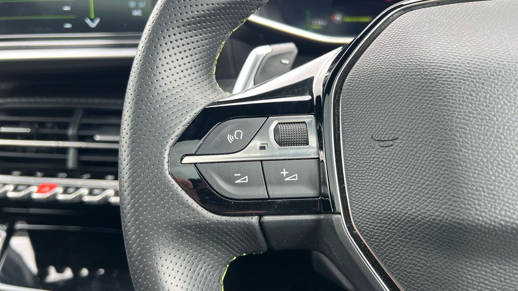 Peugeot 208 Active Premium Black #25