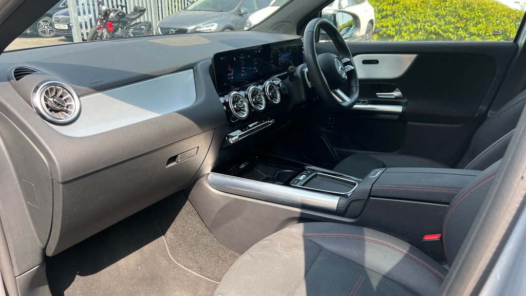 Mercedes-Benz GLA Class Gla 220D 4Matic Amg Line Executive Black #13