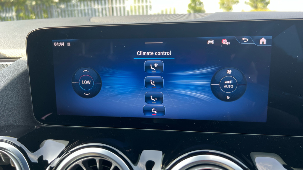 Mercedes-Benz GLA Class Gla 200 Amg Line Executive Grey #16