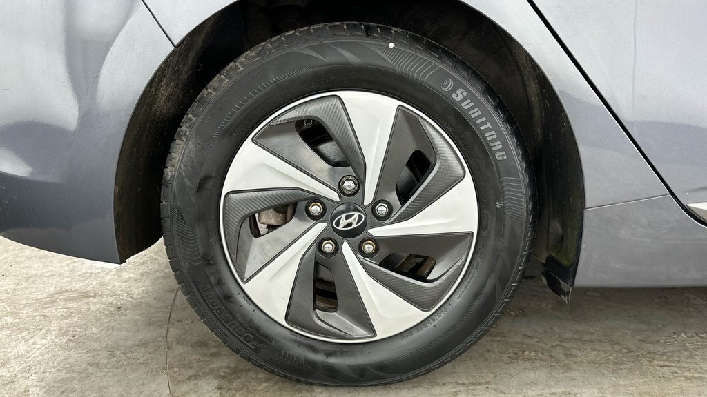 Hyundai Ioniq Hatchback White #28