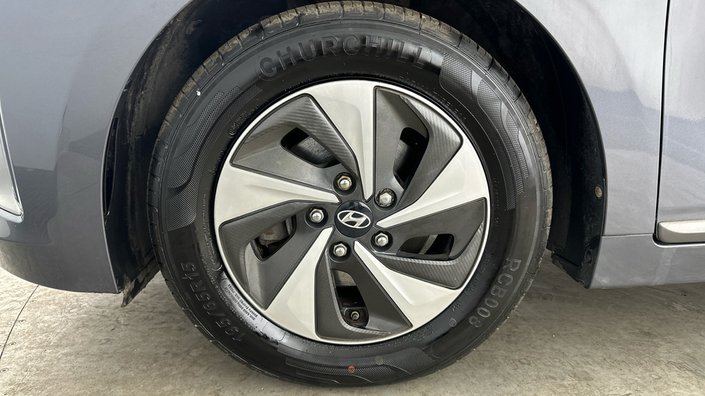 Hyundai Ioniq Hatchback White #26