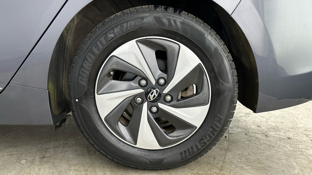 Hyundai Ioniq Hatchback White #27