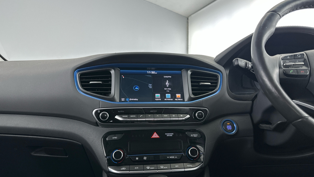 Hyundai Ioniq Hatchback White #18