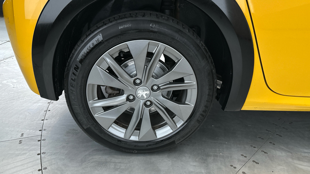 Peugeot e-208 208 Gt Ev Yellow #24