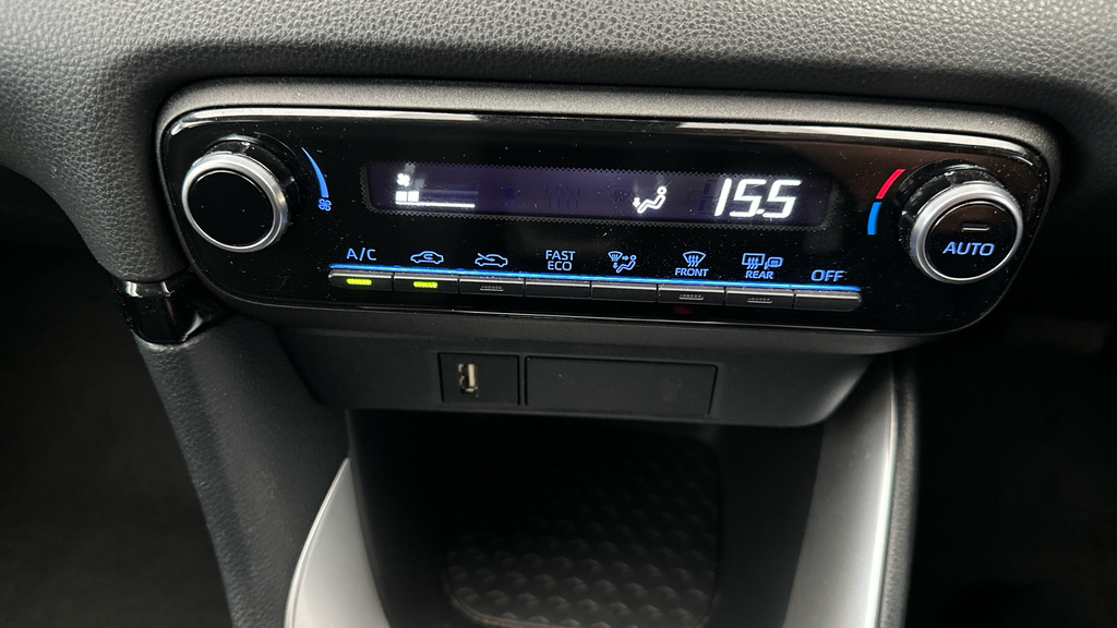 Toyota Yaris Hatchback Black #12