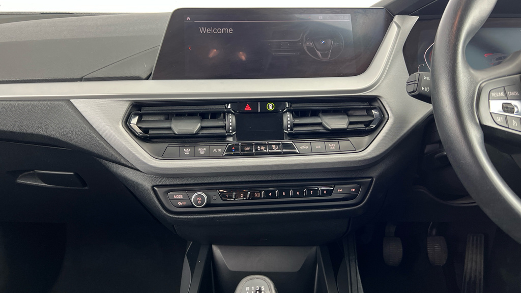 BMW 1 Series 116D Se Lcp Dct White #24