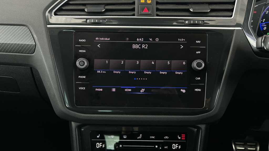 Volkswagen Tiguan Active Grey #16