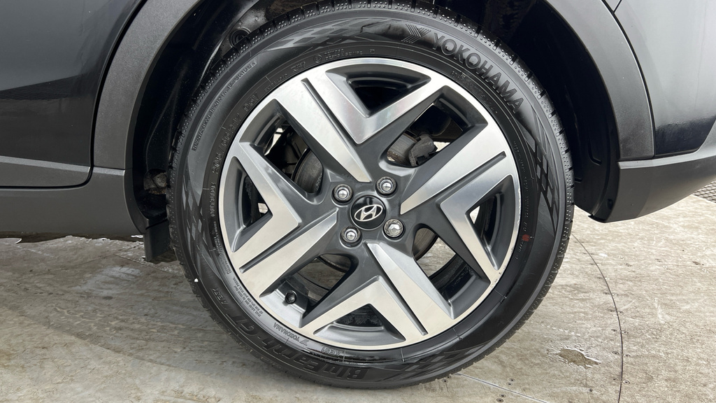 Hyundai Bayon Premium Brown #24