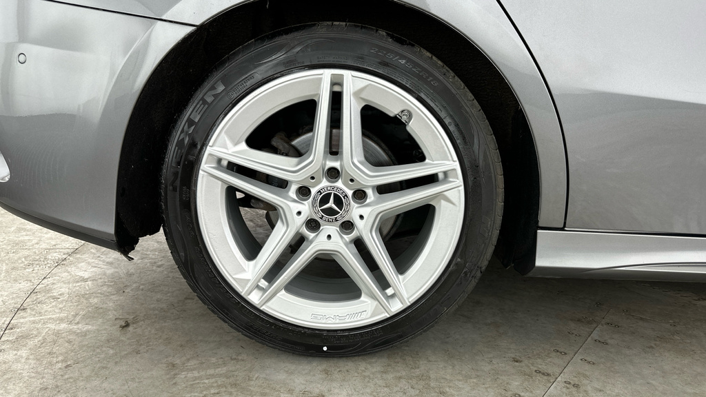 Mercedes-Benz A Class A 180 Amg Line Executive White #30