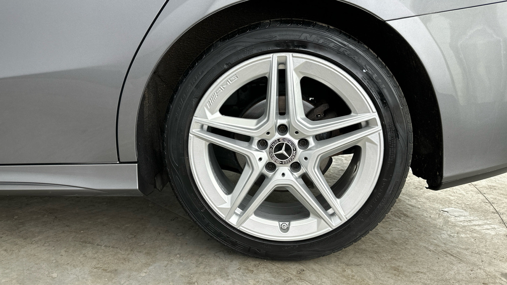 Mercedes-Benz A Class A 180 Amg Line Executive White #29