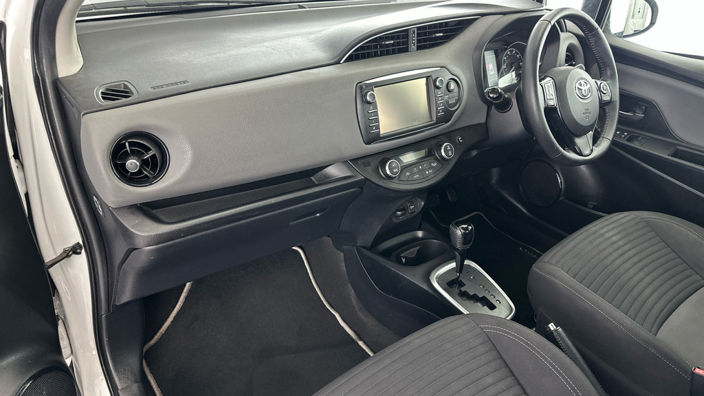 Toyota Yaris Icon Tech Grey #10