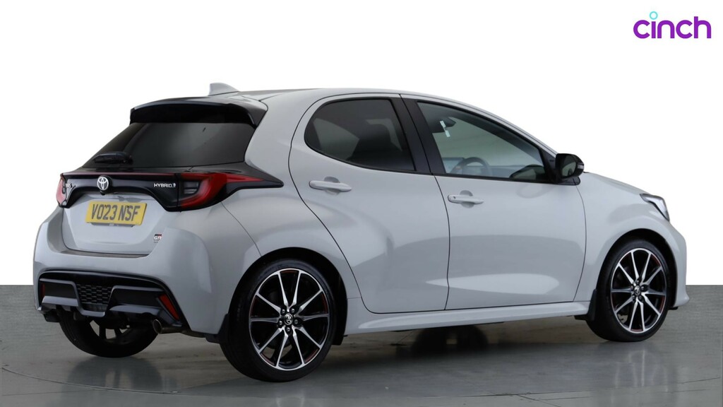 Toyota Yaris Hatchback White #3