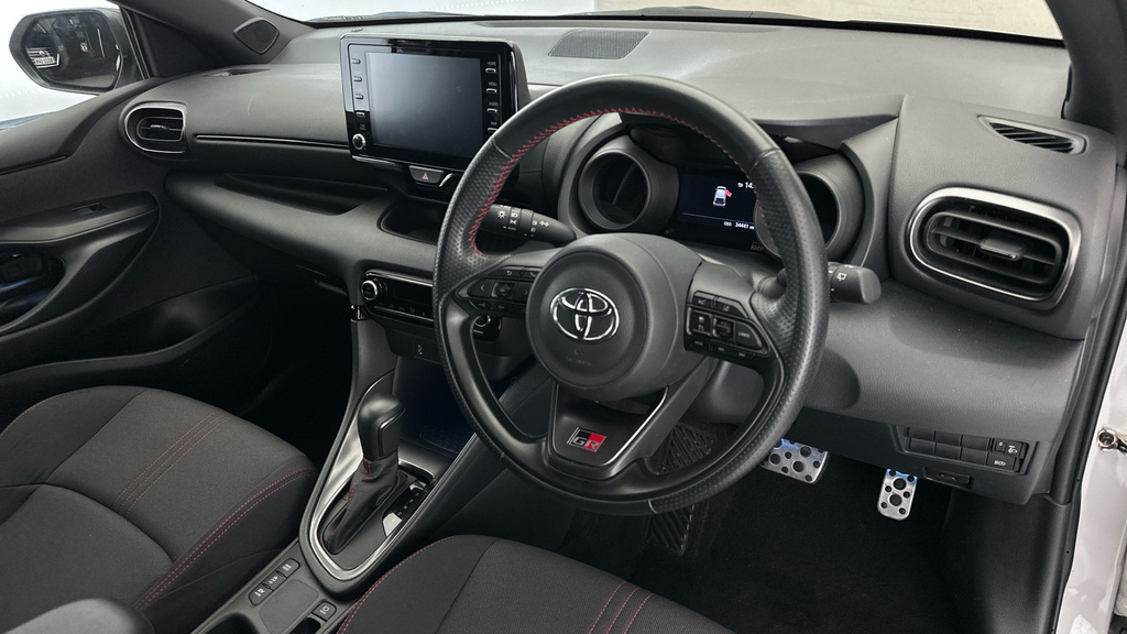 Toyota Yaris Hatchback White #9
