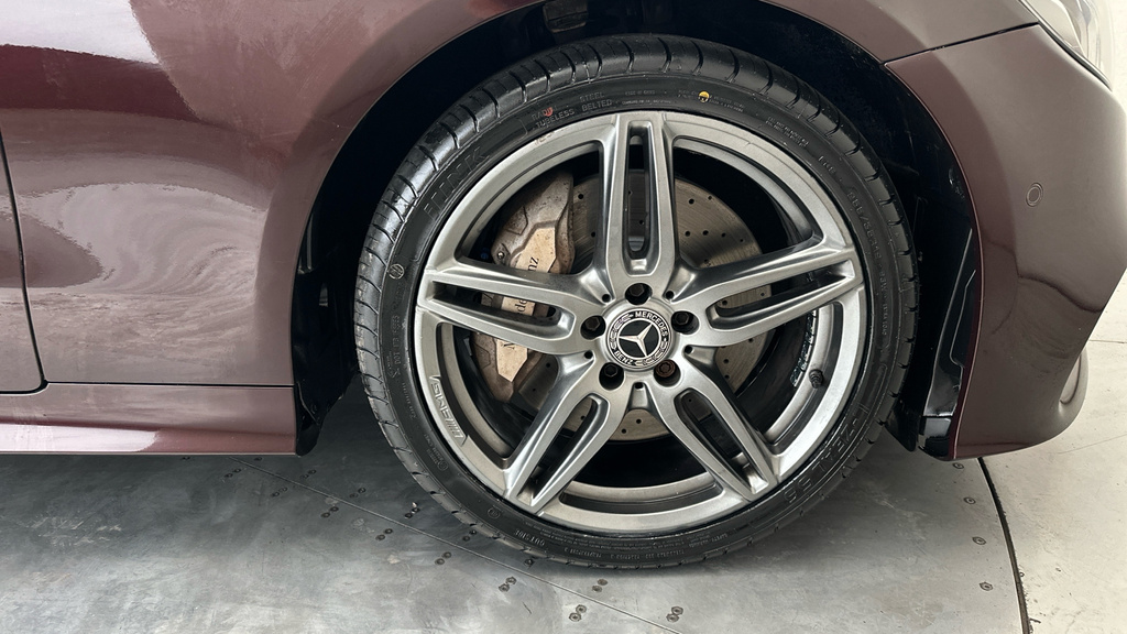Mercedes-Benz E Class E220d 4Matic Amg Line Premium 9G-tronic Silver #31