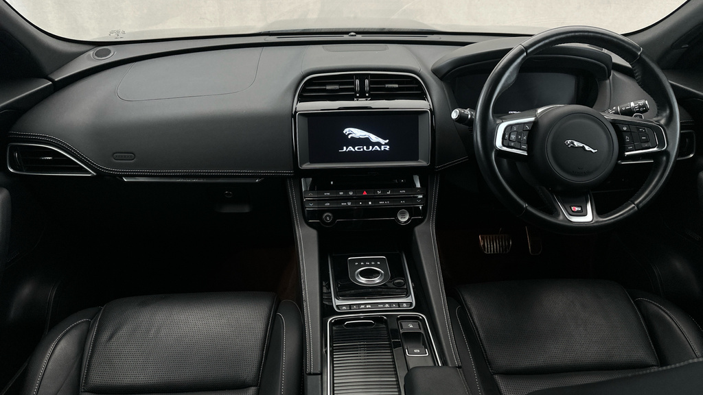 Jaguar F-Pace 2.0 P250i Portfolio Suv 4Wd White #13